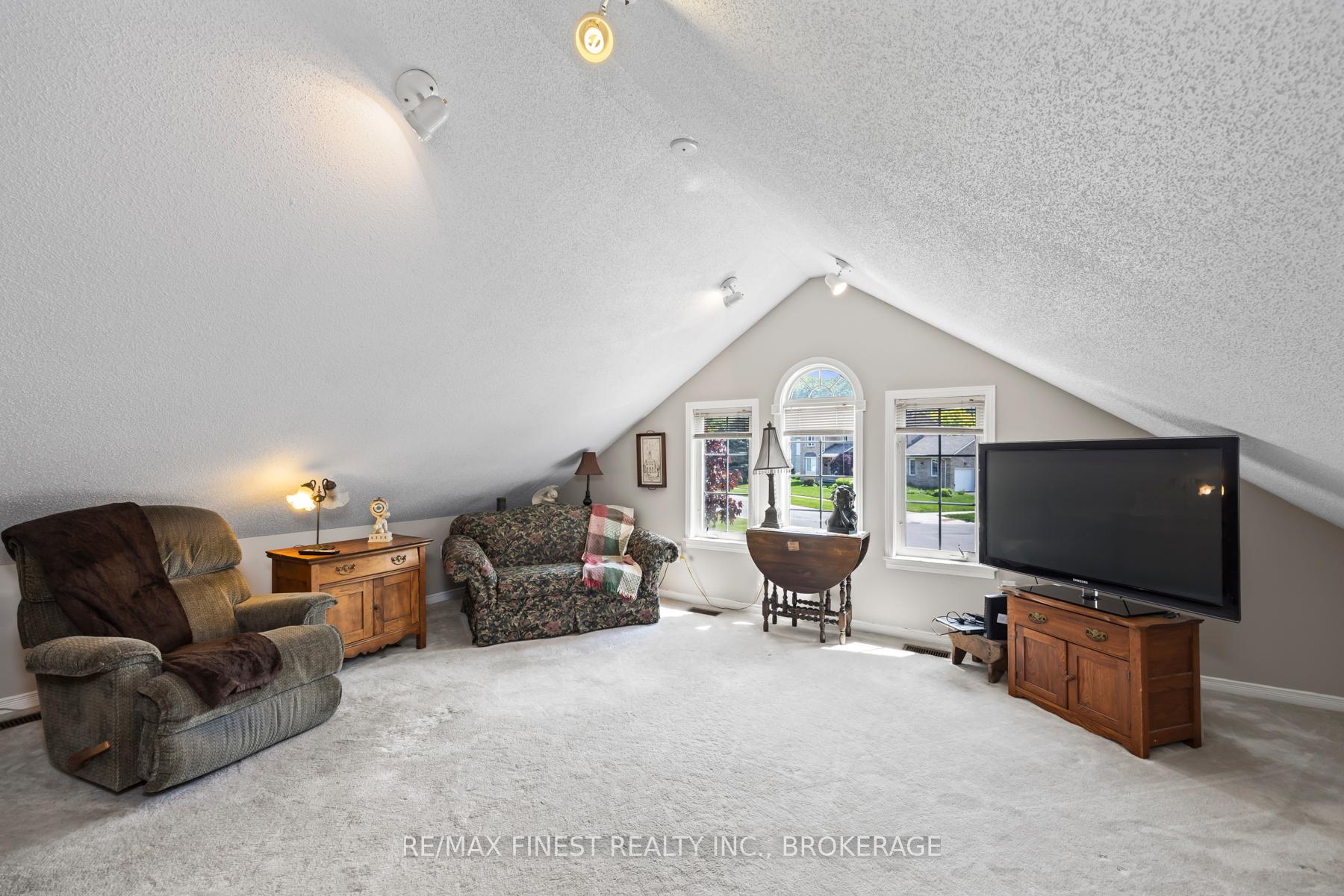 Photo 30 of 941 Malvern Terrace, Kingston, North of Taylor-Kidd Blvd — HOMEH