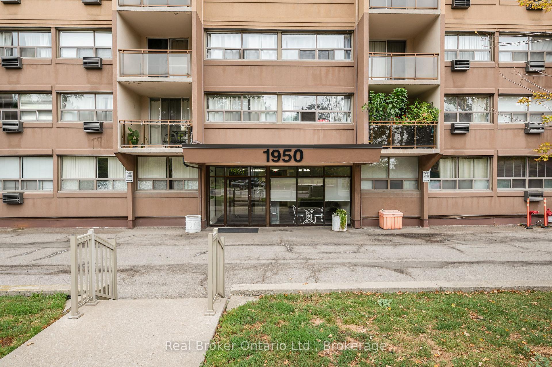Photo 5 of Unit 802, 1950 Main Street W, Hamilton, Ainslie Wood — HOMEH
