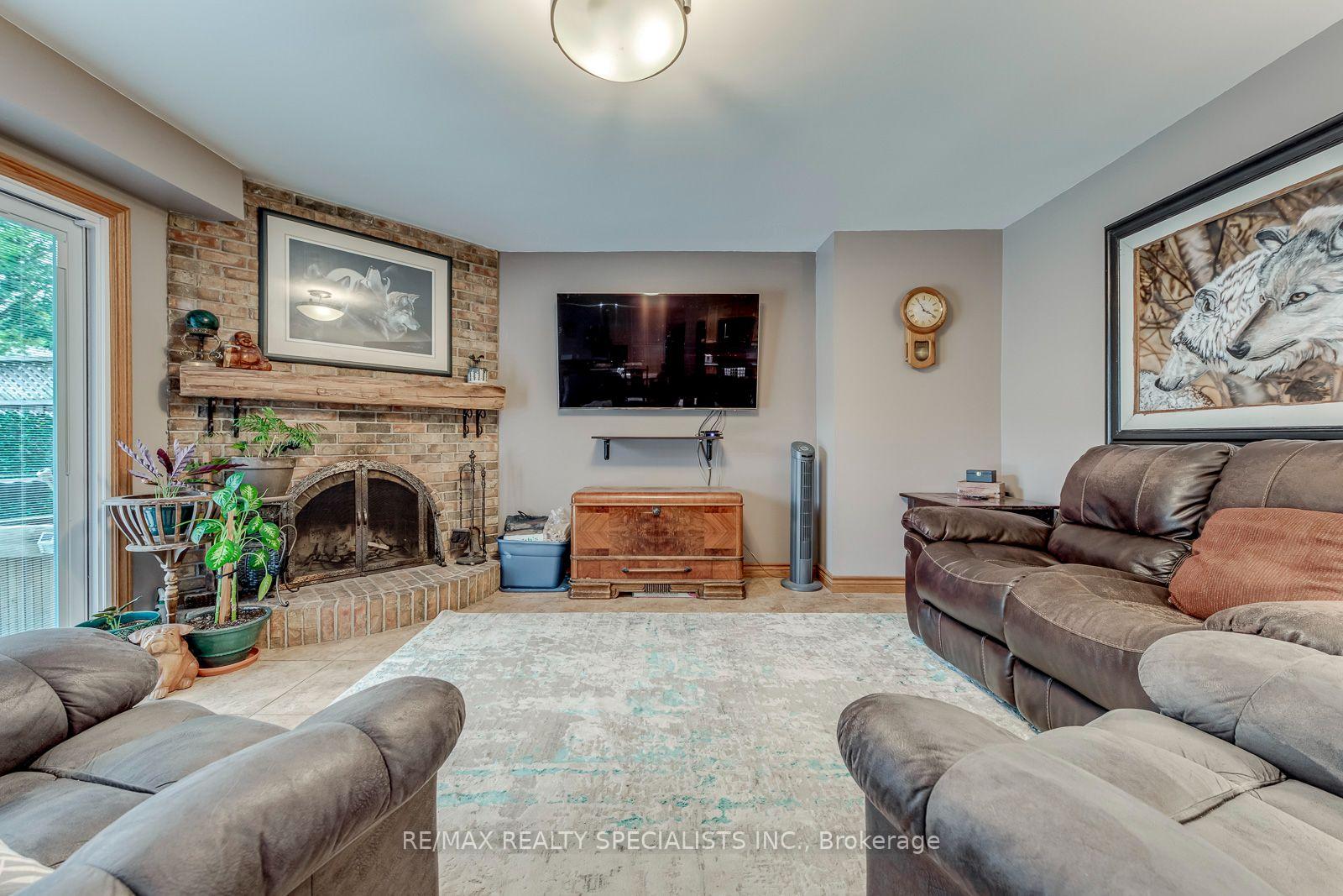 Photo 3 of 4089 Barbican Drive, Mississauga, Erin Mills — HOMEH