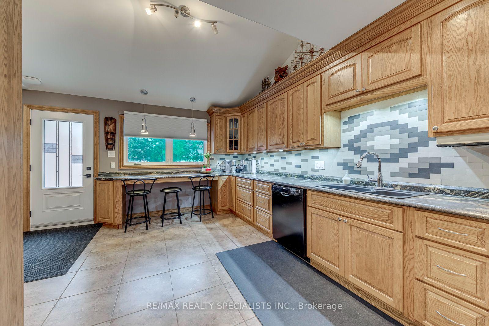 Photo 4 of 4089 Barbican Drive, Mississauga, Erin Mills — HOMEH
