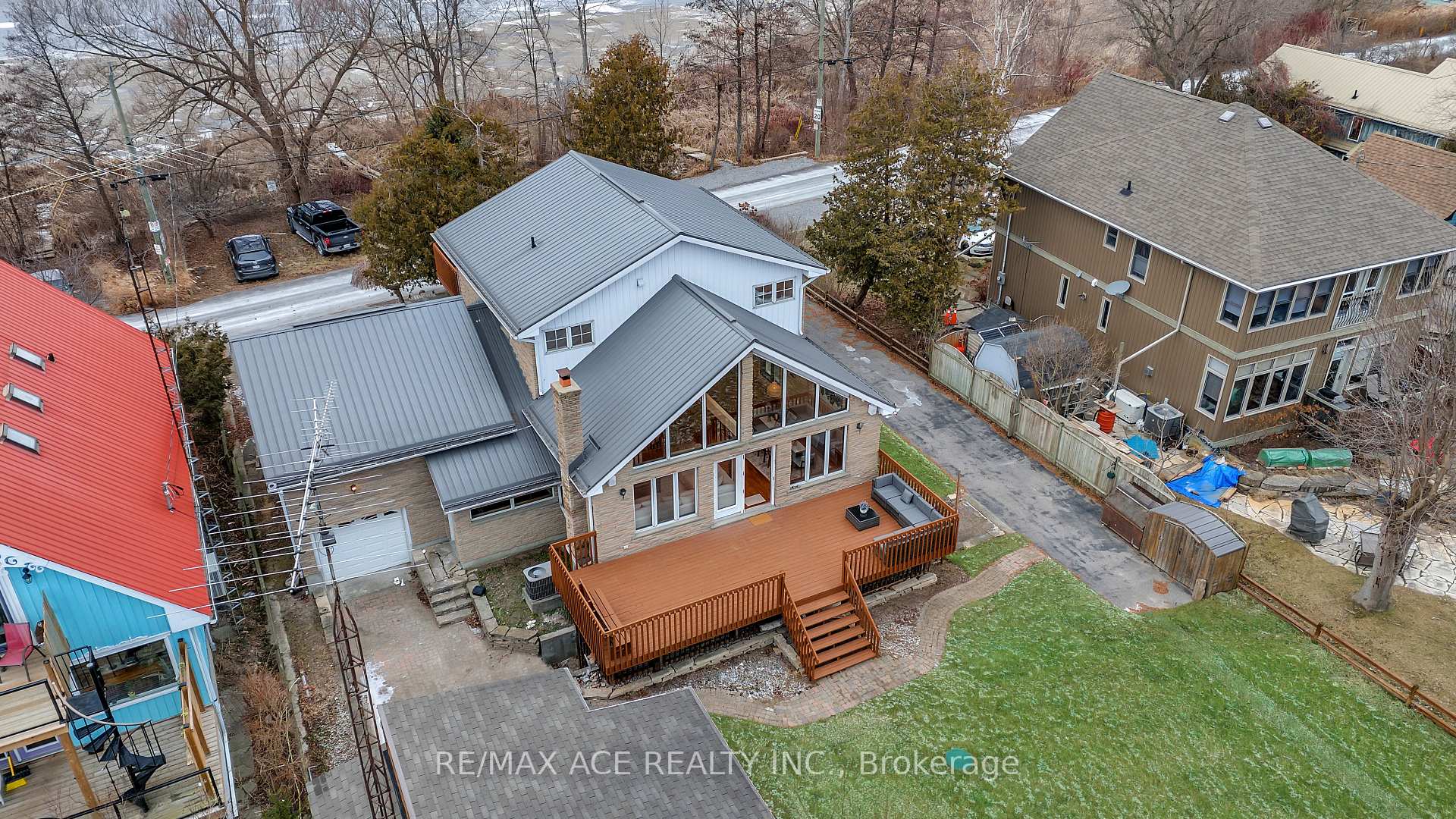 Photo 1 of 52 West Beach Road, Clarington, Bowmanville — HOMEH