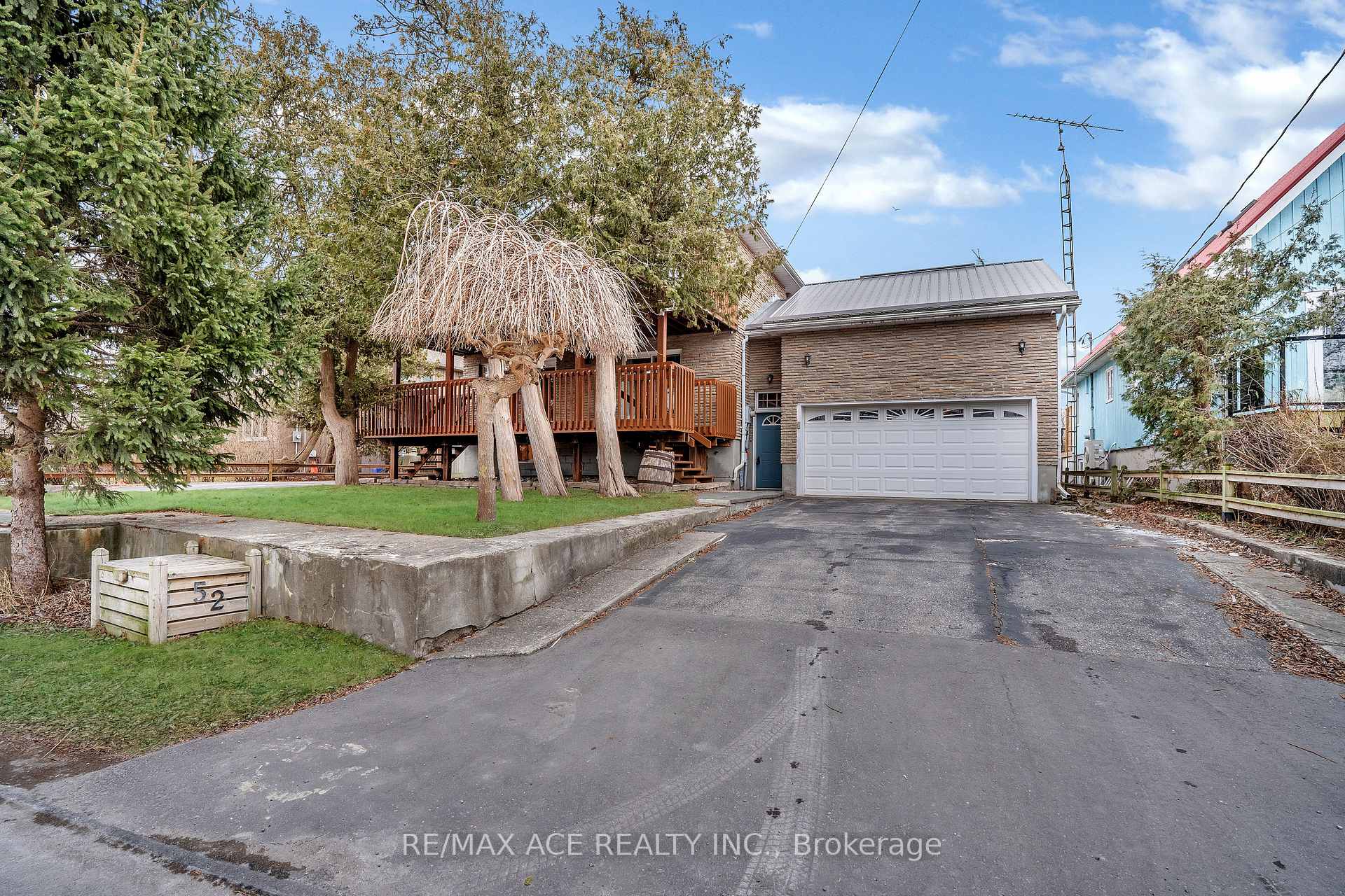 Photo 2 of 52 West Beach Road, Clarington, Bowmanville — HOMEH