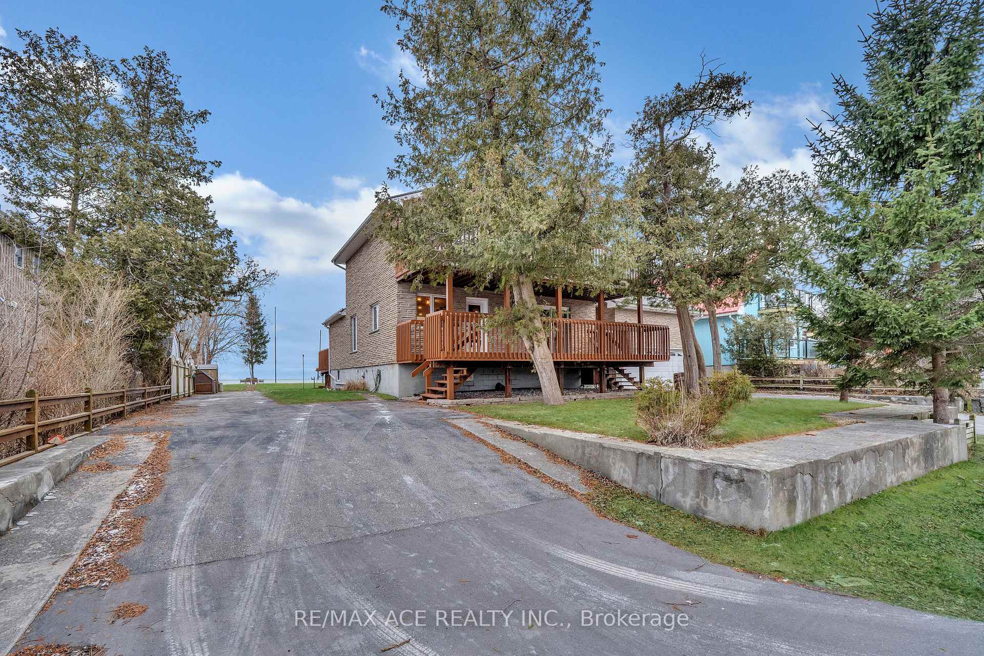 Photo 3 of 52 West Beach Road, Clarington, Bowmanville — HOMEH