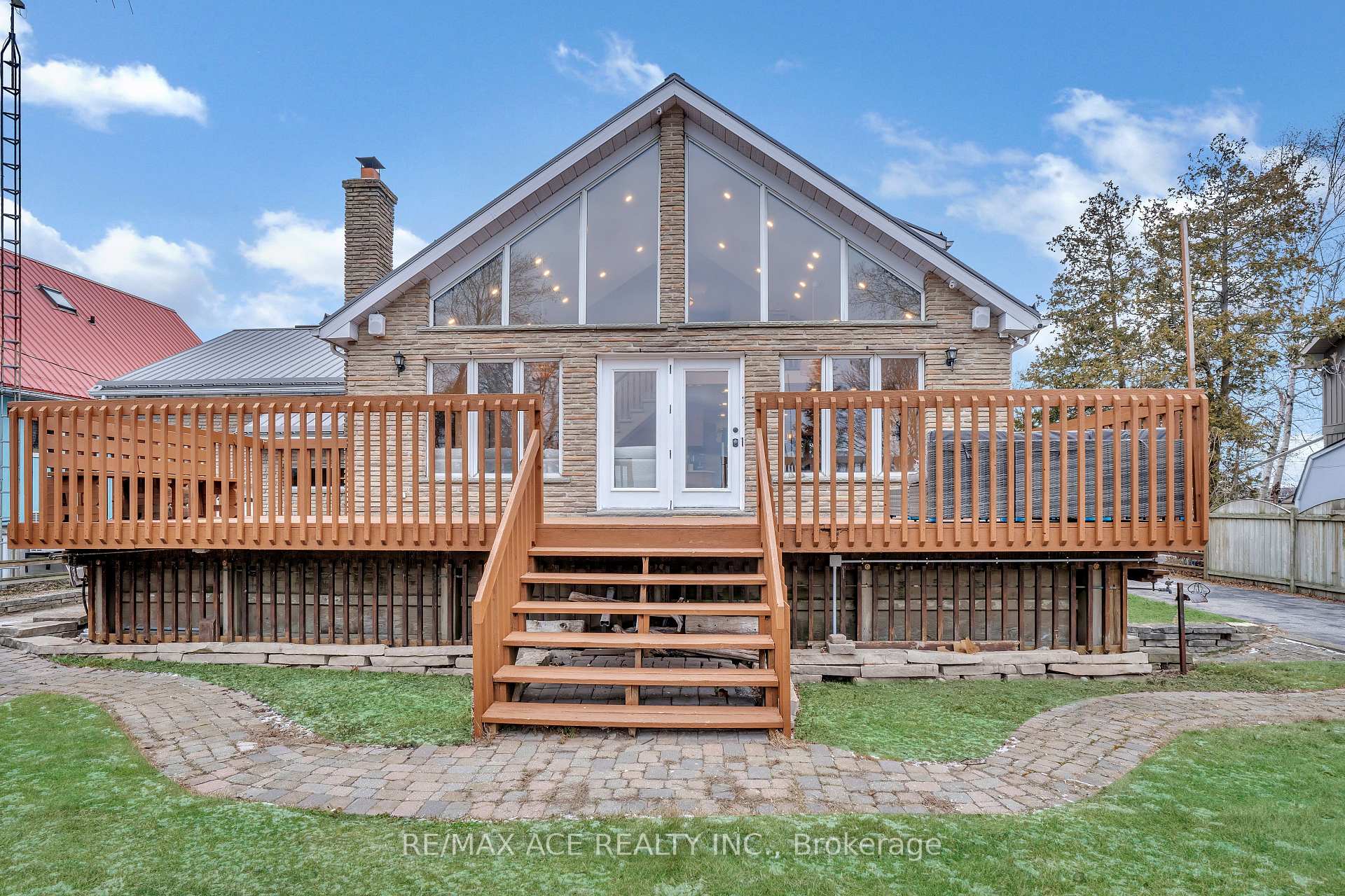 Photo 7 of 52 West Beach Road, Clarington, Bowmanville — HOMEH