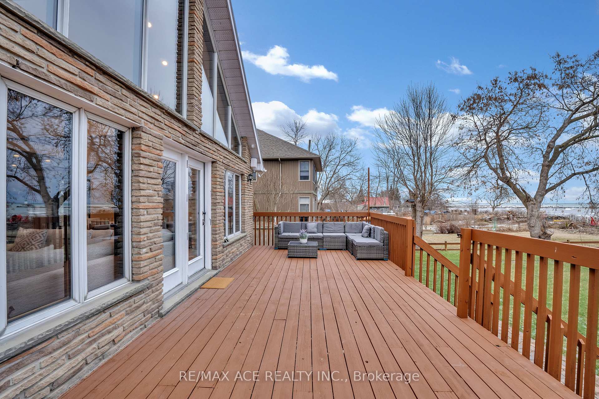 Photo 9 of 52 West Beach Road, Clarington, Bowmanville — HOMEH