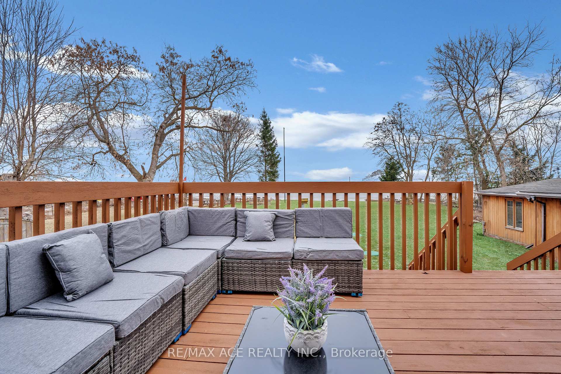 Photo 10 of 52 West Beach Road, Clarington, Bowmanville — HOMEH