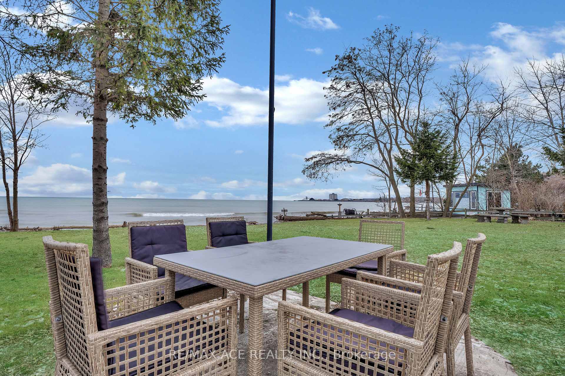 Photo 11 of 52 West Beach Road, Clarington, Bowmanville — HOMEH