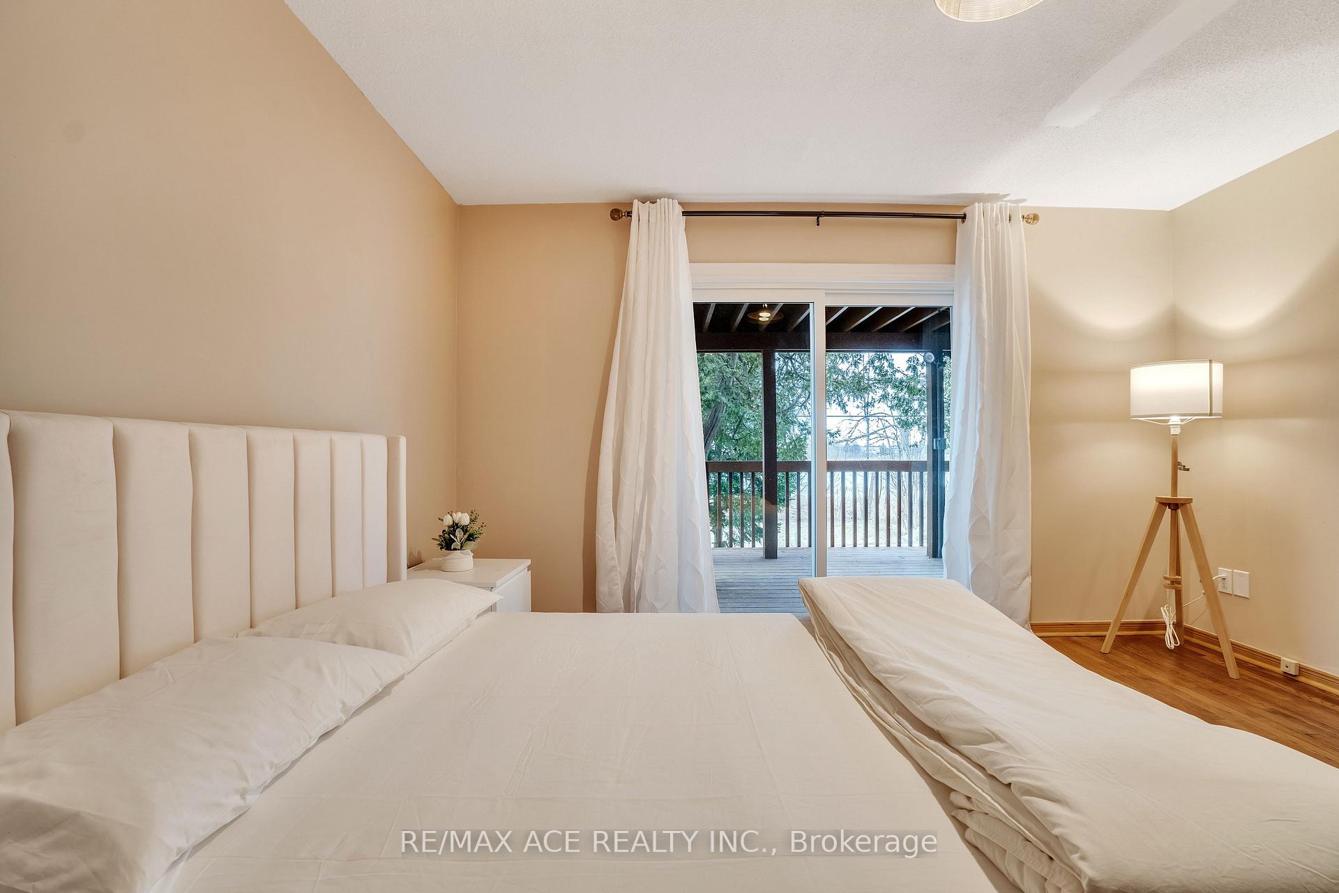 Photo 27 of 52 West Beach Road, Clarington, Bowmanville — HOMEH