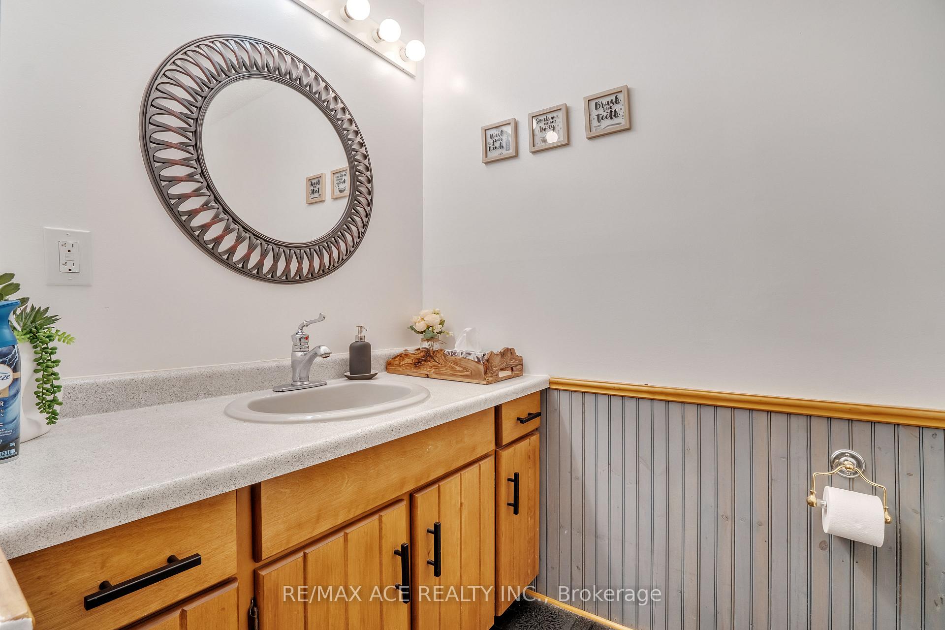 Photo 28 of 52 West Beach Road, Clarington, Bowmanville — HOMEH