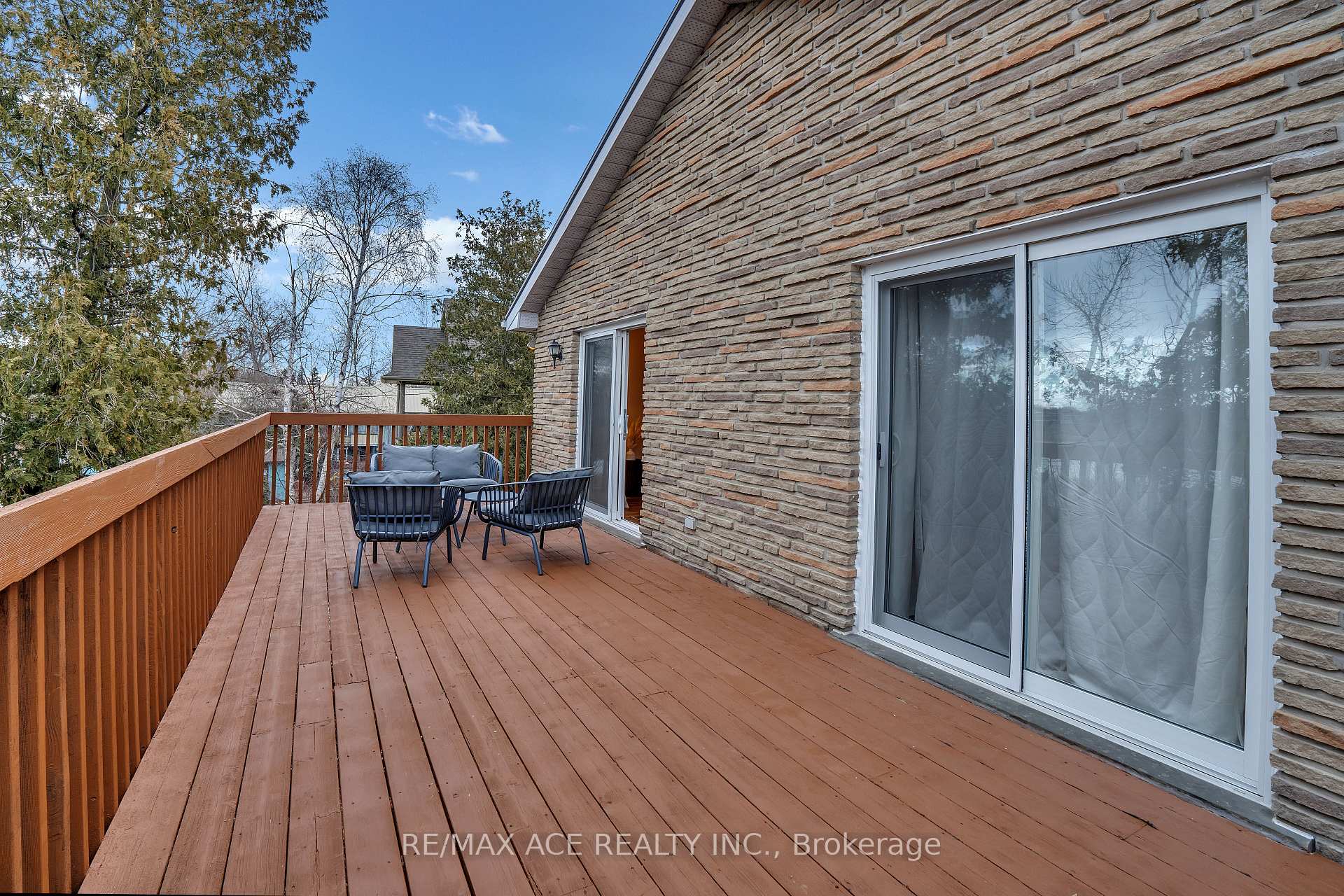 Photo 32 of 52 West Beach Road, Clarington, Bowmanville — HOMEH
