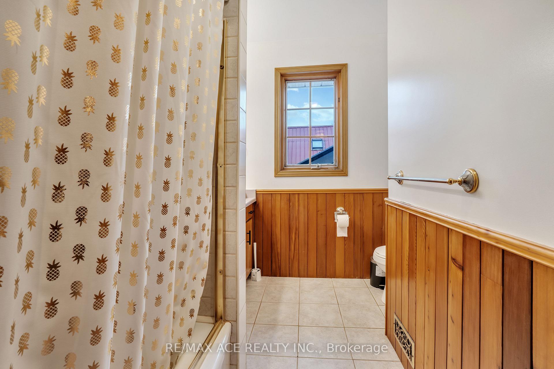 Photo 36 of 52 West Beach Road, Clarington, Bowmanville — HOMEH
