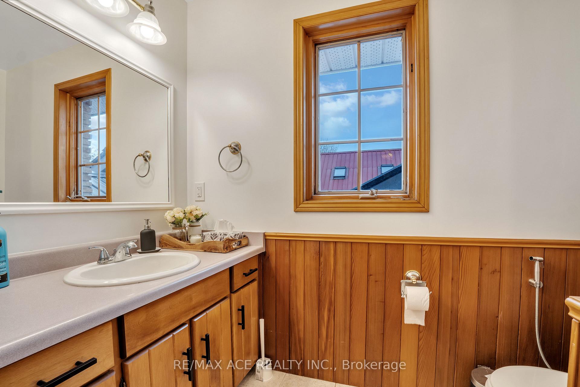 Photo 37 of 52 West Beach Road, Clarington, Bowmanville — HOMEH