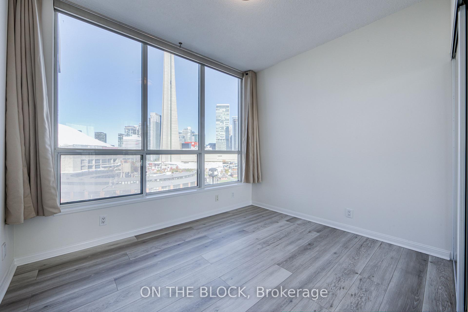 Photo 4 of Unit 1515, 230 Queens Quay W, Toronto, Waterfront Communities — HOMEH
