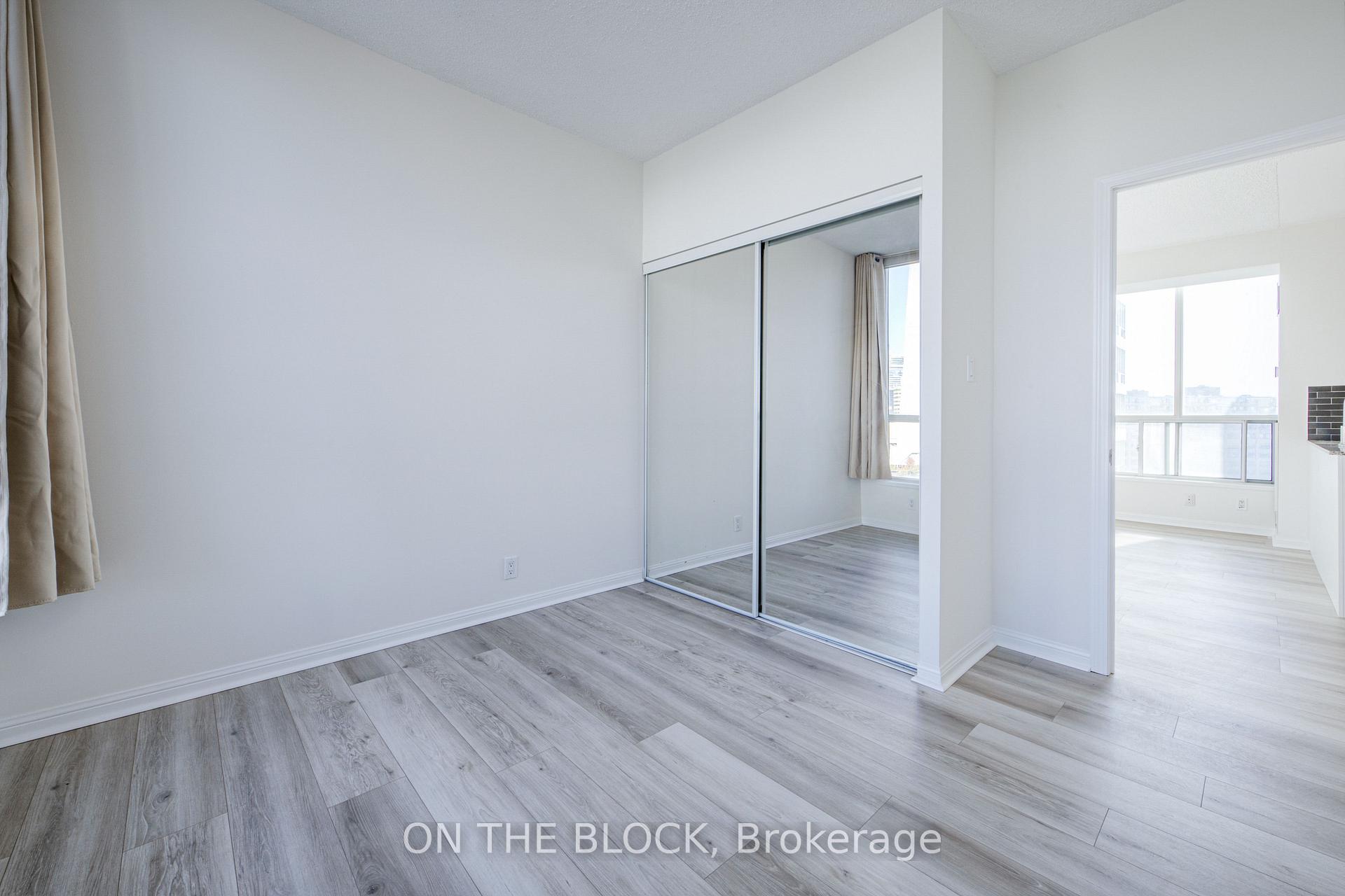 Photo 5 of Unit 1515, 230 Queens Quay W, Toronto, Waterfront Communities — HOMEH