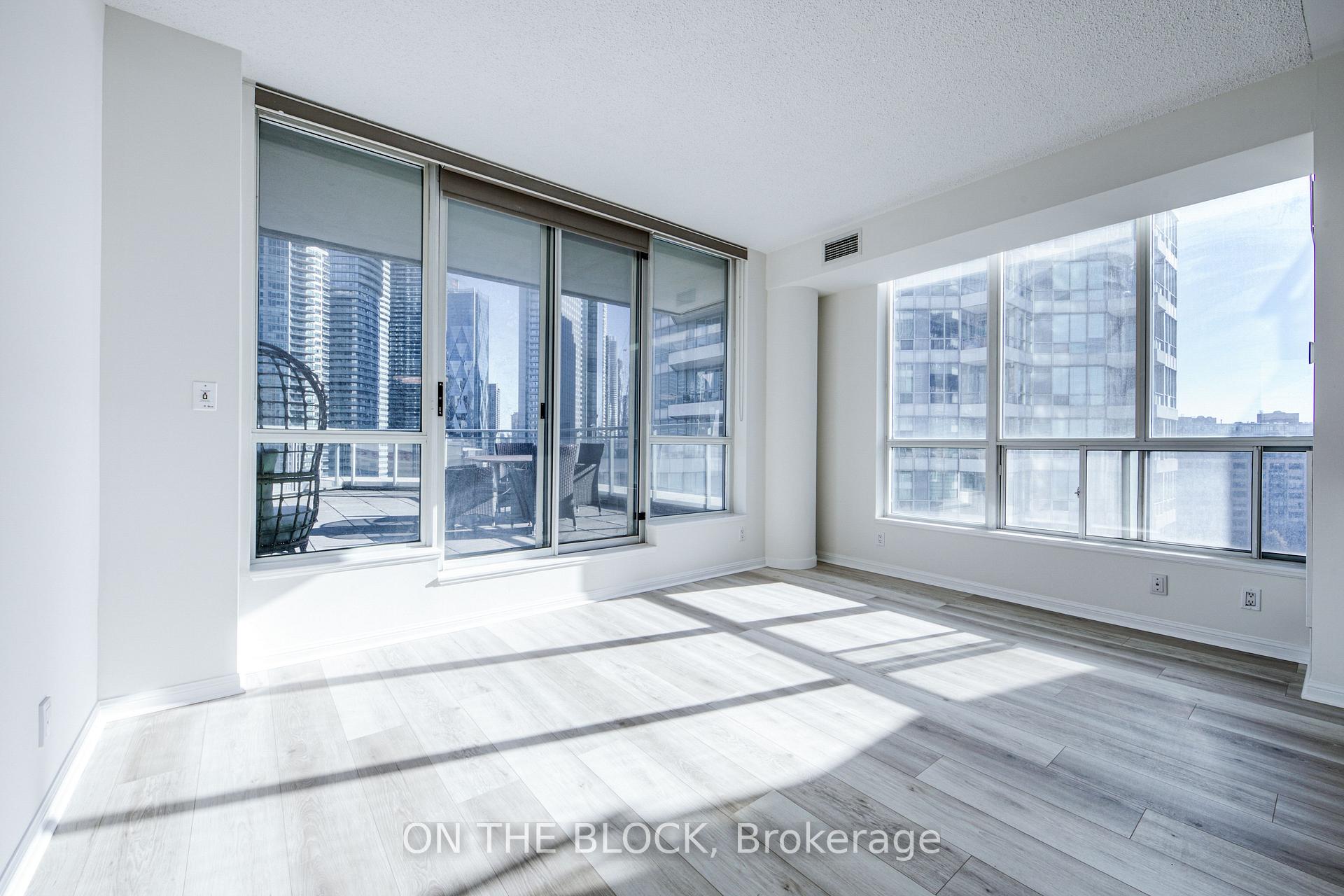 Photo 8 of Unit 1515, 230 Queens Quay W, Toronto, Waterfront Communities — HOMEH