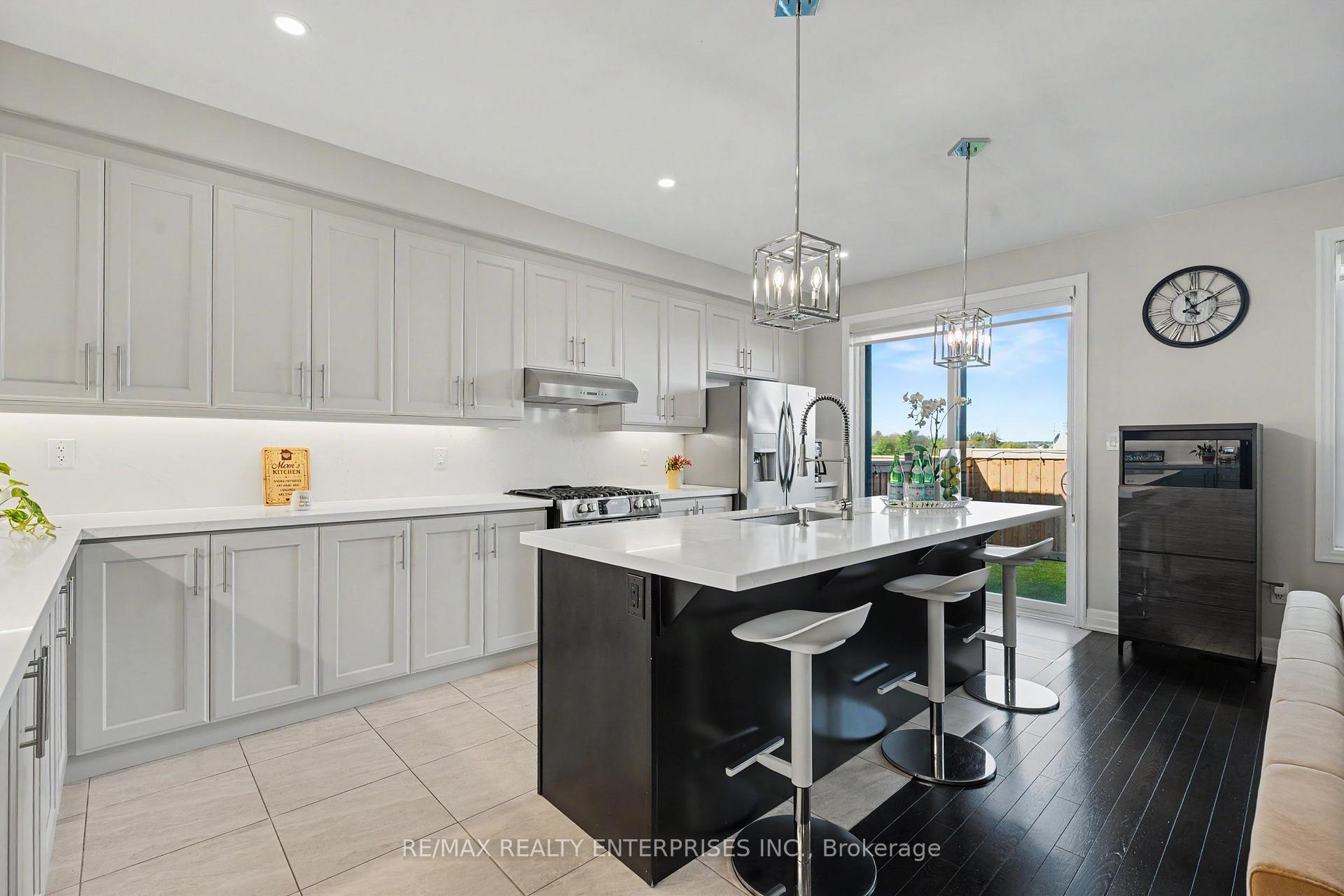 Photo 13 of 763 Aspen Terrace, Milton, Cobban — HOMEH