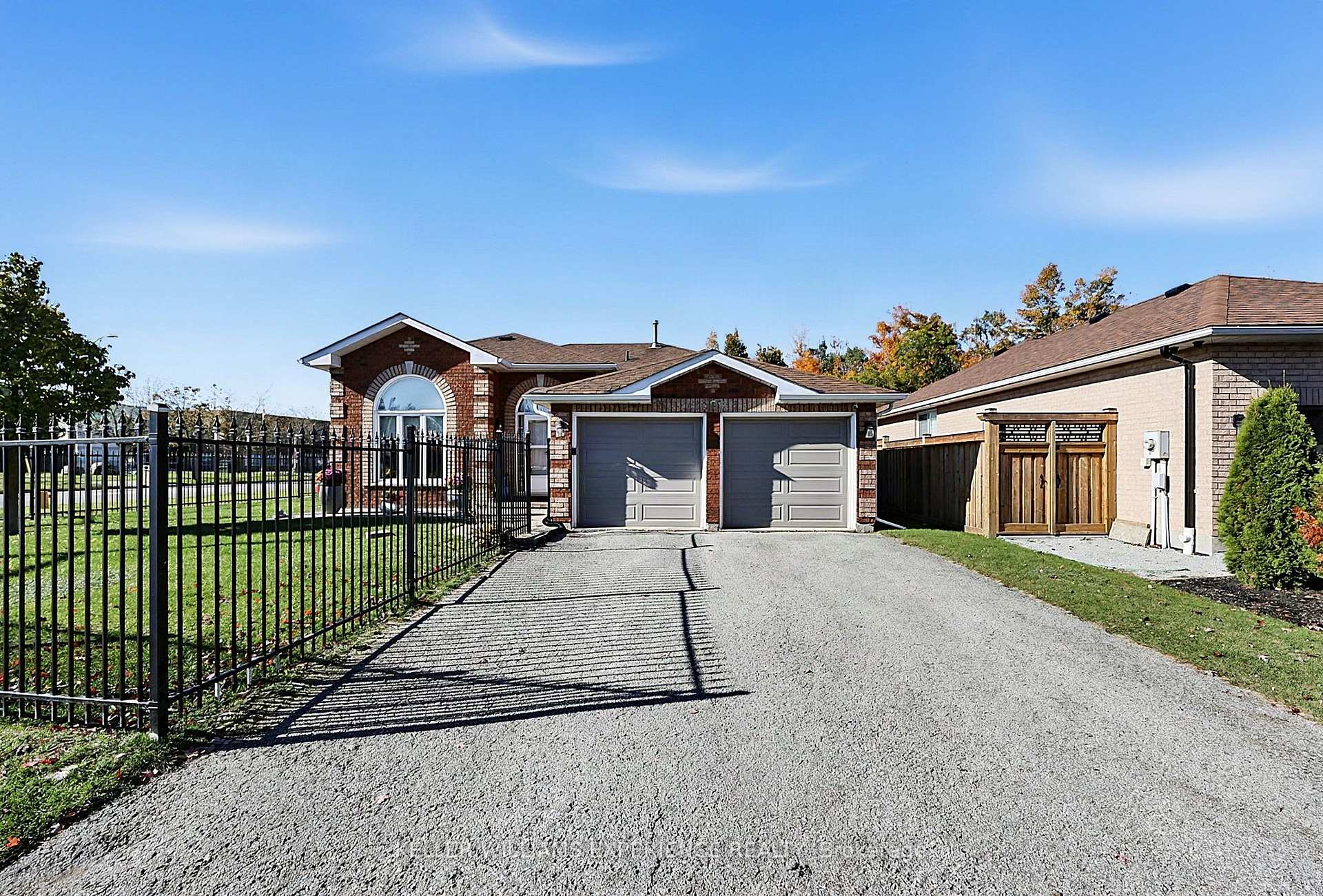 Photo 2 of 169 Emms Drive, Barrie, Holly — HOMEH