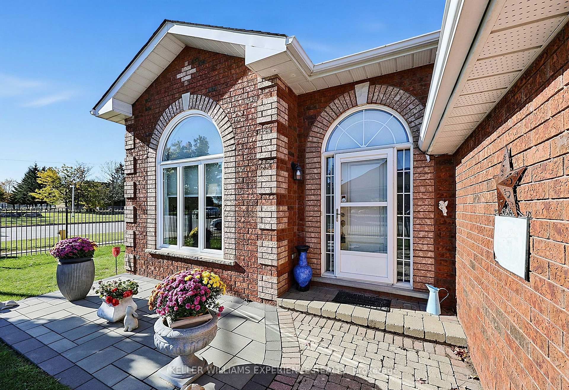 Photo 6 of 169 Emms Drive, Barrie, Holly — HOMEH