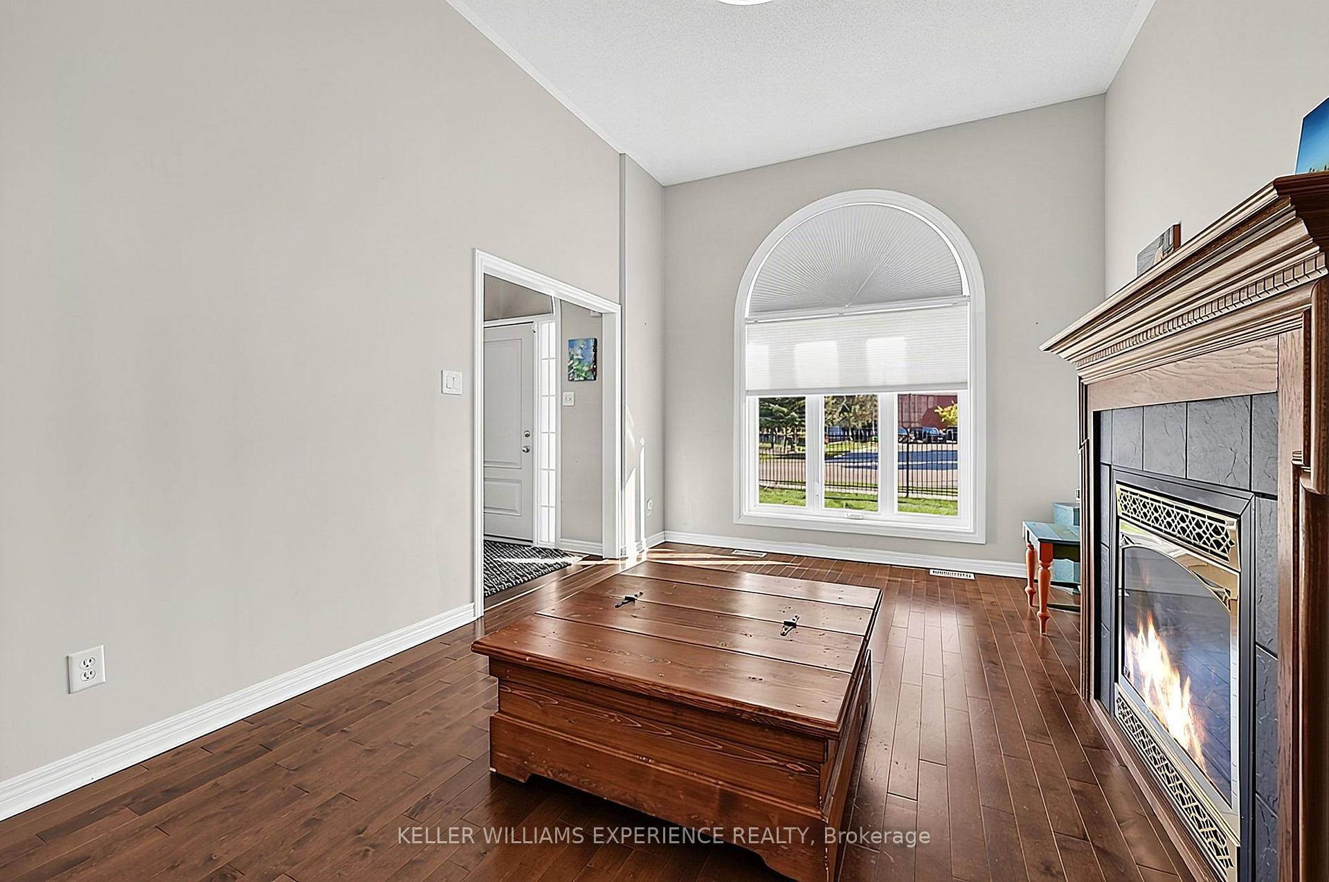 Photo 11 of 169 Emms Drive, Barrie, Holly — HOMEH