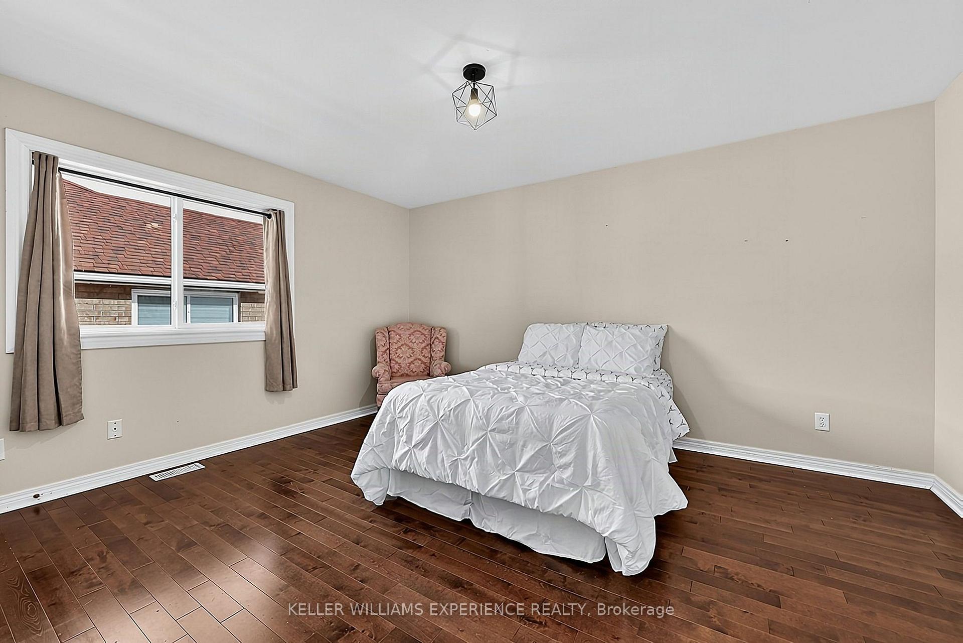 Photo 22 of 169 Emms Drive, Barrie, Holly — HOMEH