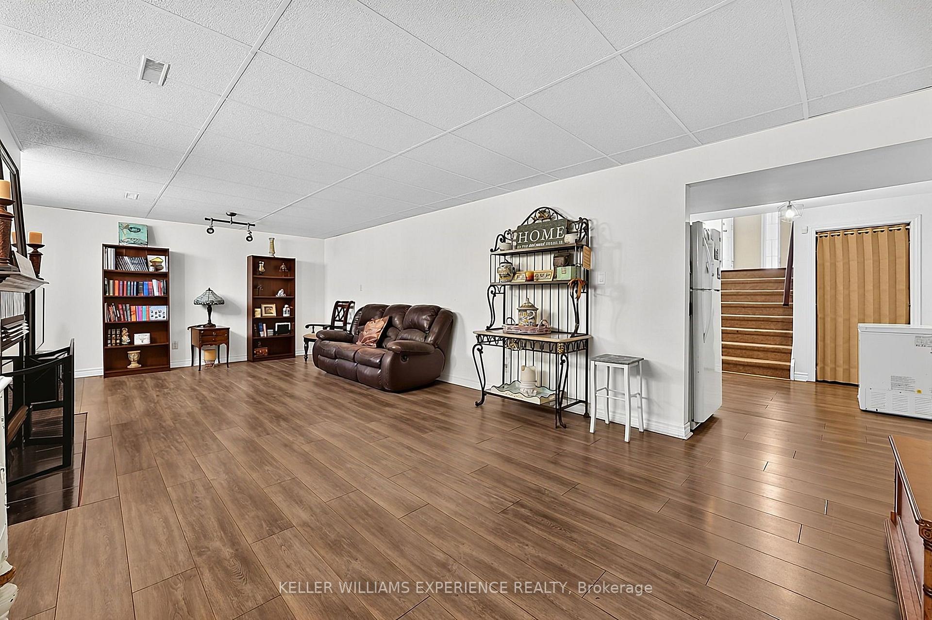 Photo 31 of 169 Emms Drive, Barrie, Holly — HOMEH