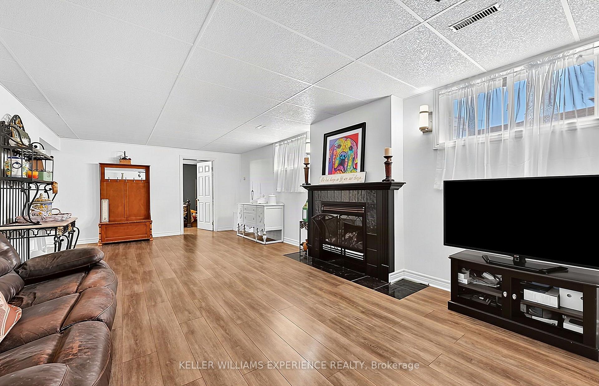 Photo 33 of 169 Emms Drive, Barrie, Holly — HOMEH