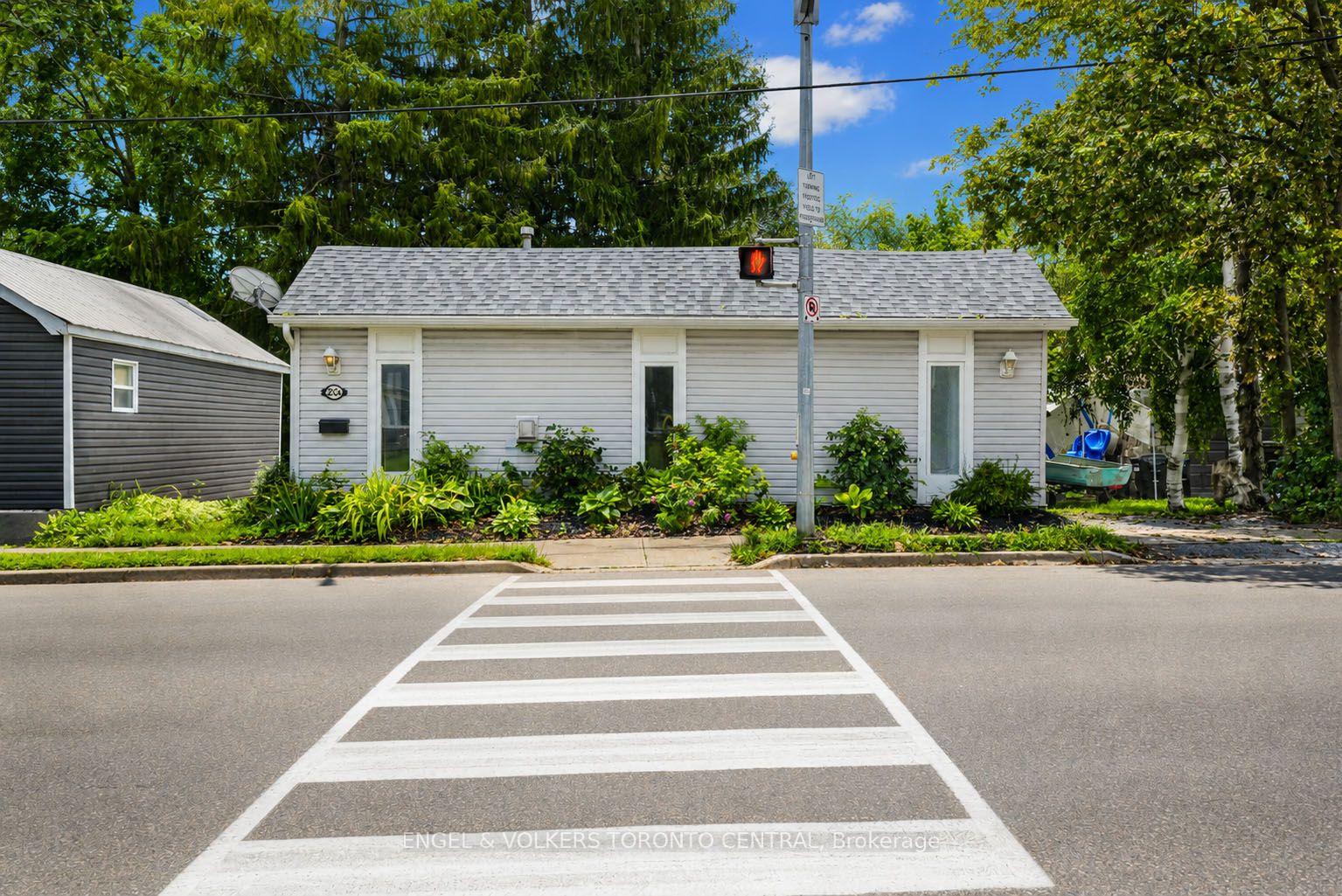 Photo 8 of 204 Cox Mill Road, Barrie, Painswick North — HOMEH