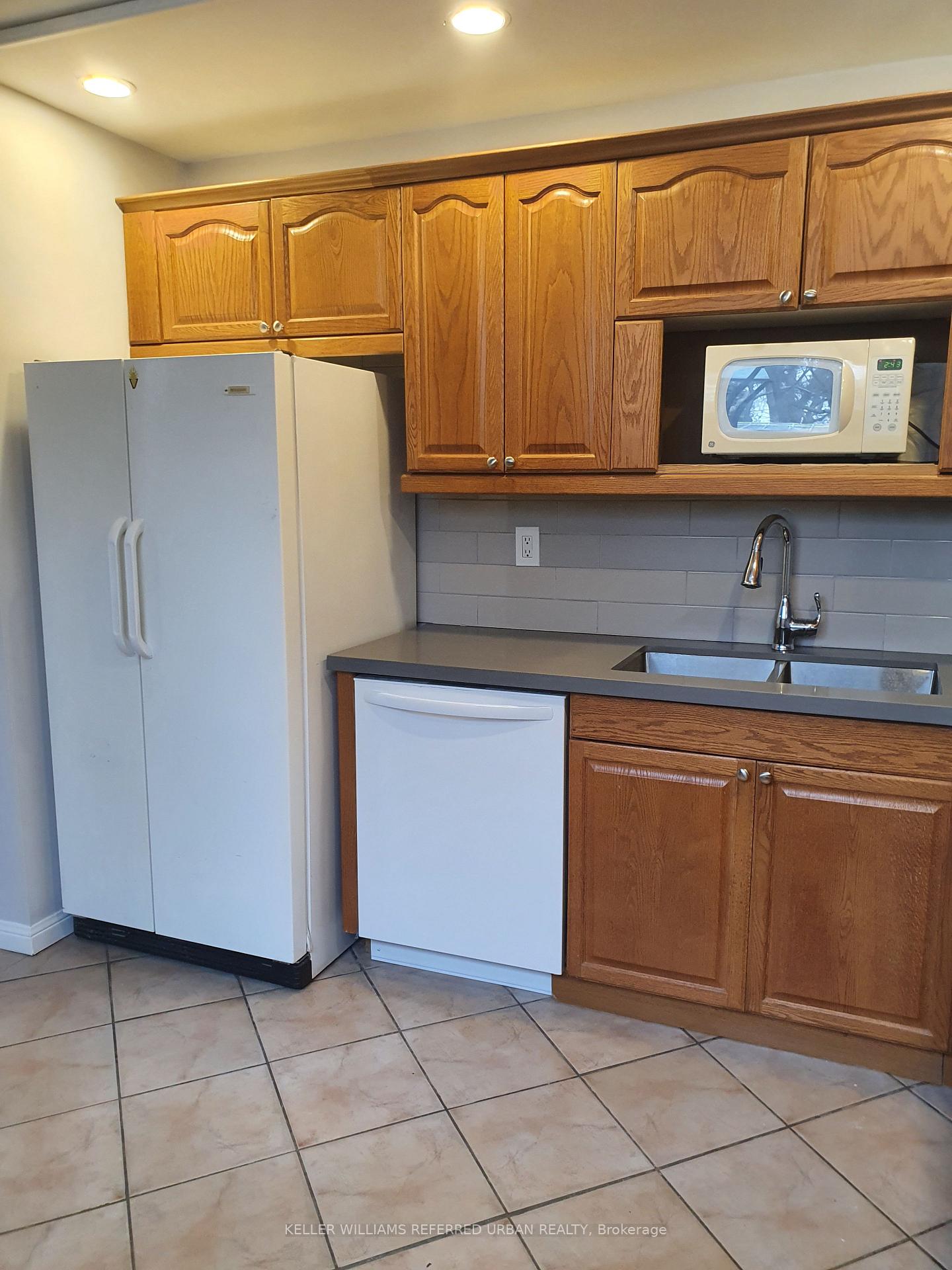 Photo 5 of Unit Basement, 3352 Ellengale Drive, Mississauga, Erindale — HOMEH