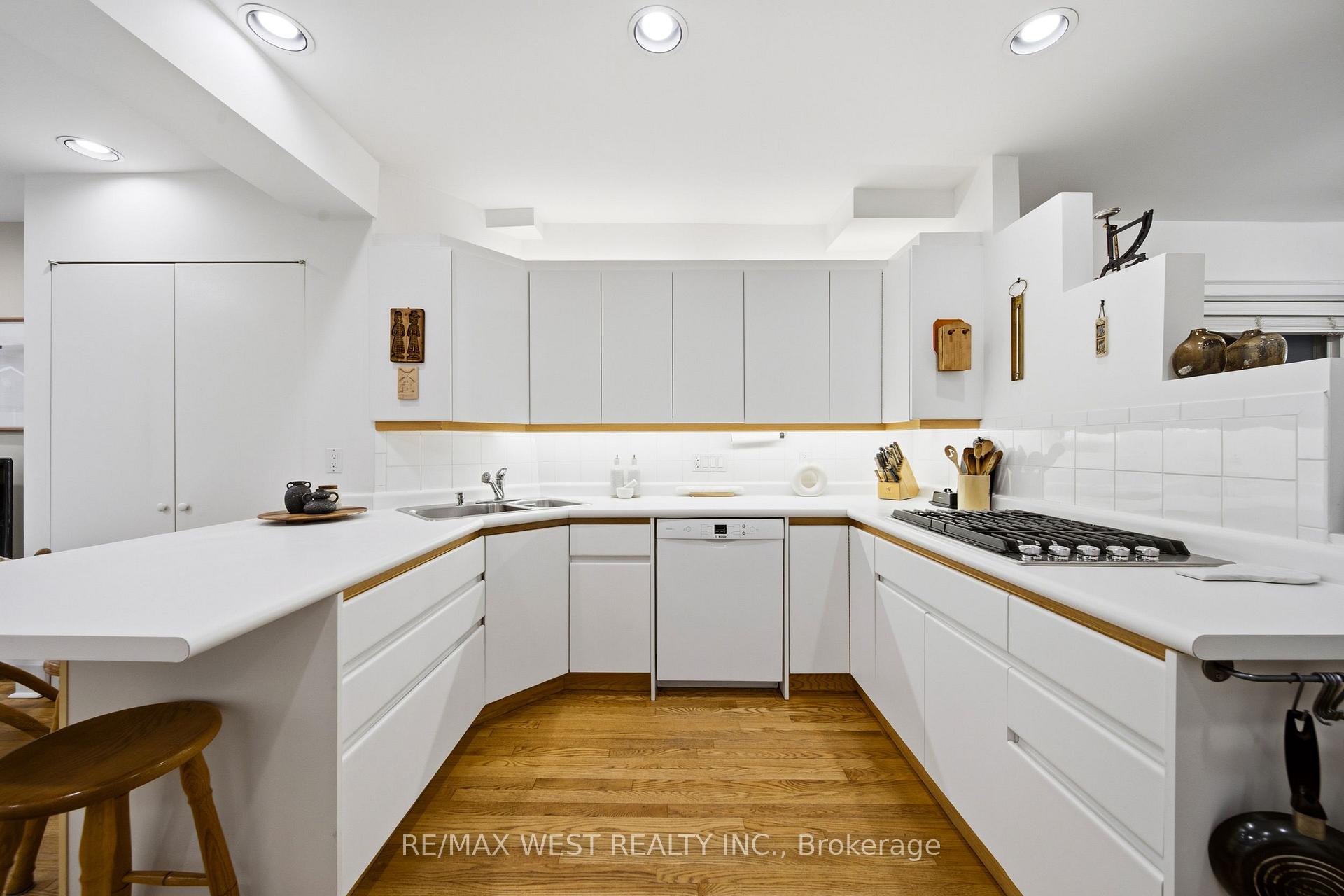 Photo 10 of 209 Clendenan Avenue, Toronto, High Park North — HOMEH