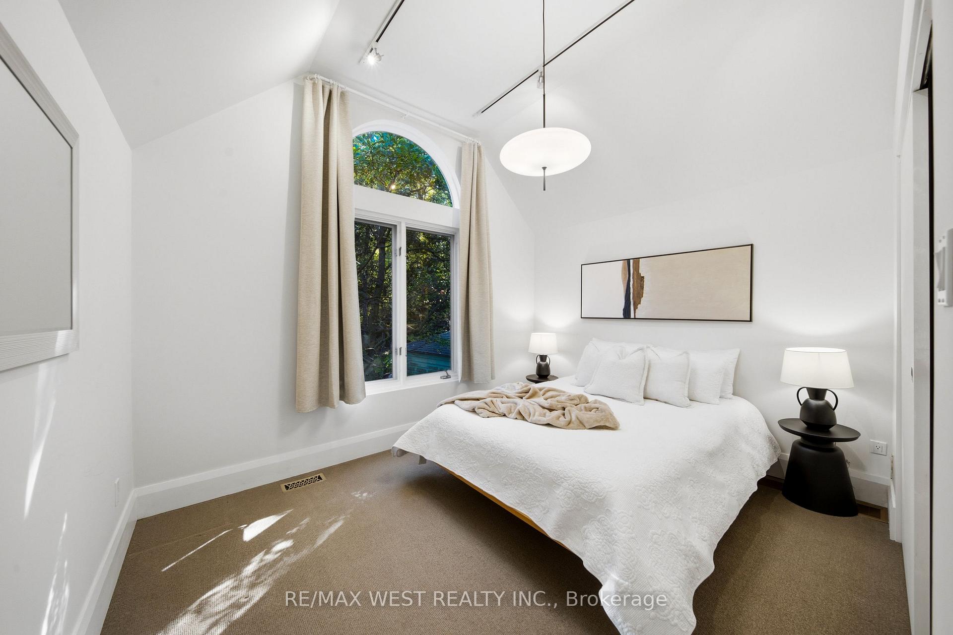 Photo 14 of 209 Clendenan Avenue, Toronto, High Park North — HOMEH