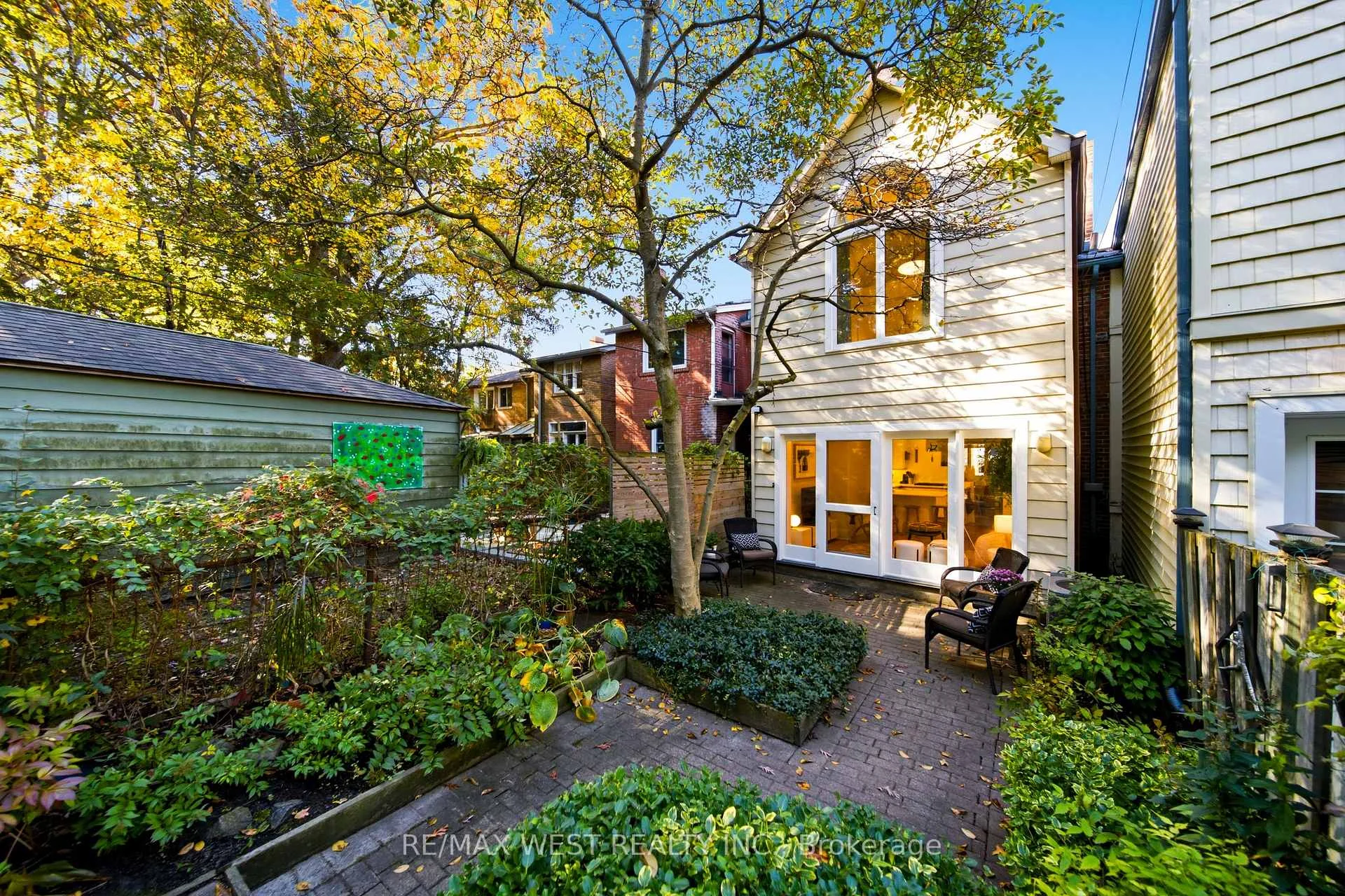 Photo 23 of 209 Clendenan Avenue, Toronto, High Park North — HOMEH