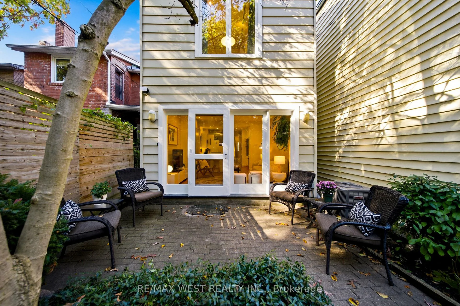 Photo 24 of 209 Clendenan Avenue, Toronto, High Park North — HOMEH