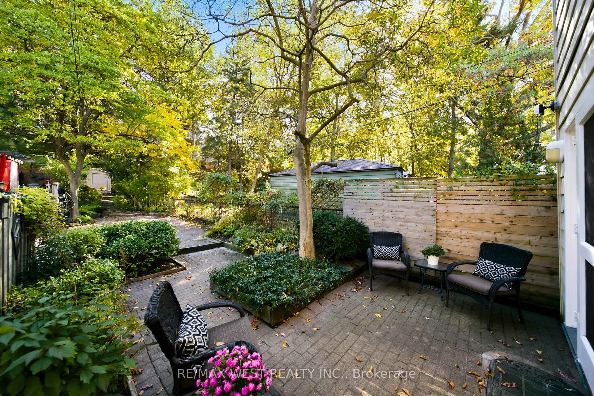 Photo 25 of 209 Clendenan Avenue, Toronto, High Park North — HOMEH