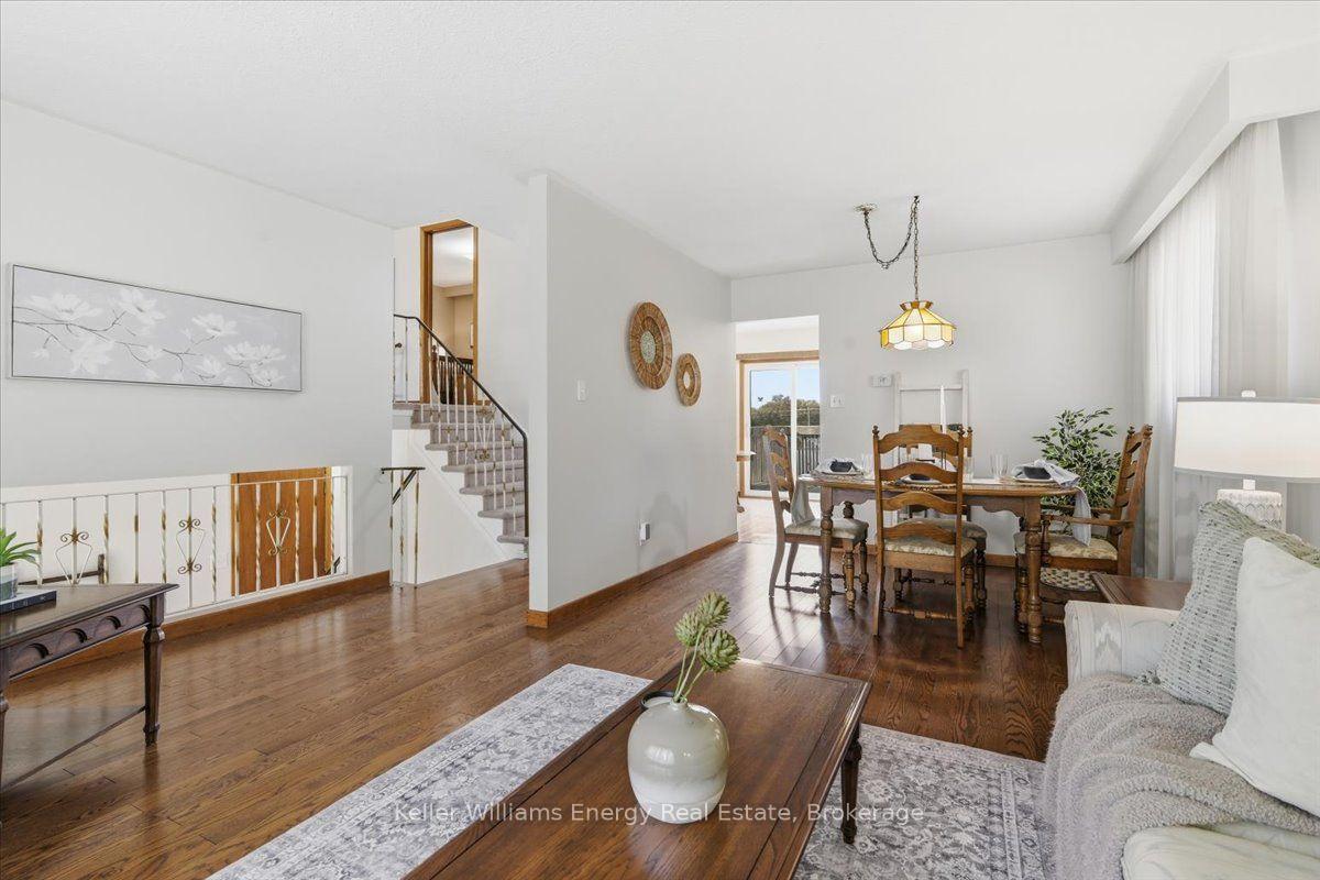 Photo 10 of 724 Clifton Drive, Oshawa, Centennial — HOMEH