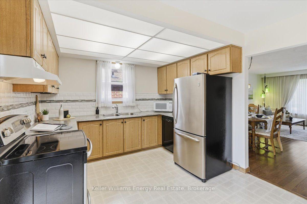 Photo 15 of 724 Clifton Drive, Oshawa, Centennial — HOMEH