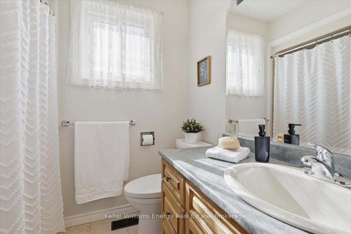 Photo 27 of 724 Clifton Drive, Oshawa, Centennial — HOMEH