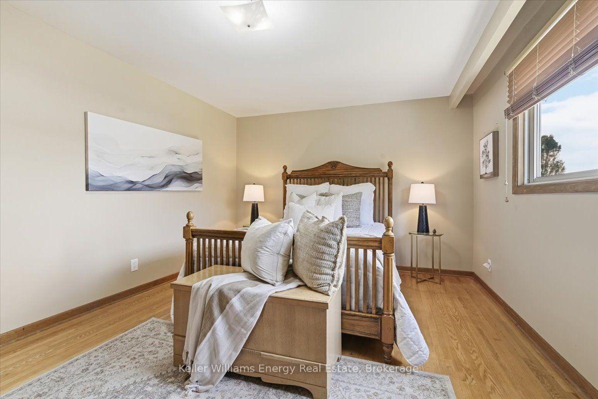 Photo 29 of 724 Clifton Drive, Oshawa, Centennial — HOMEH