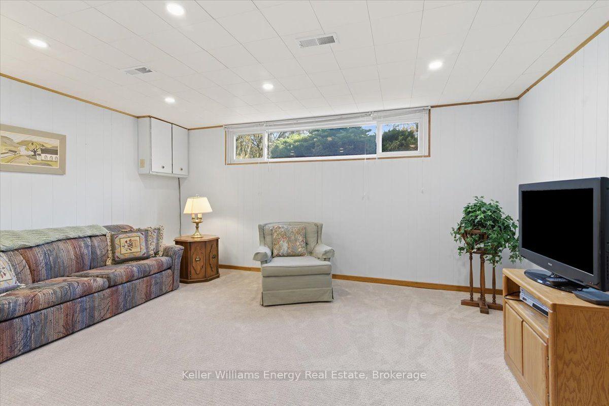 Photo 33 of 724 Clifton Drive, Oshawa, Centennial — HOMEH