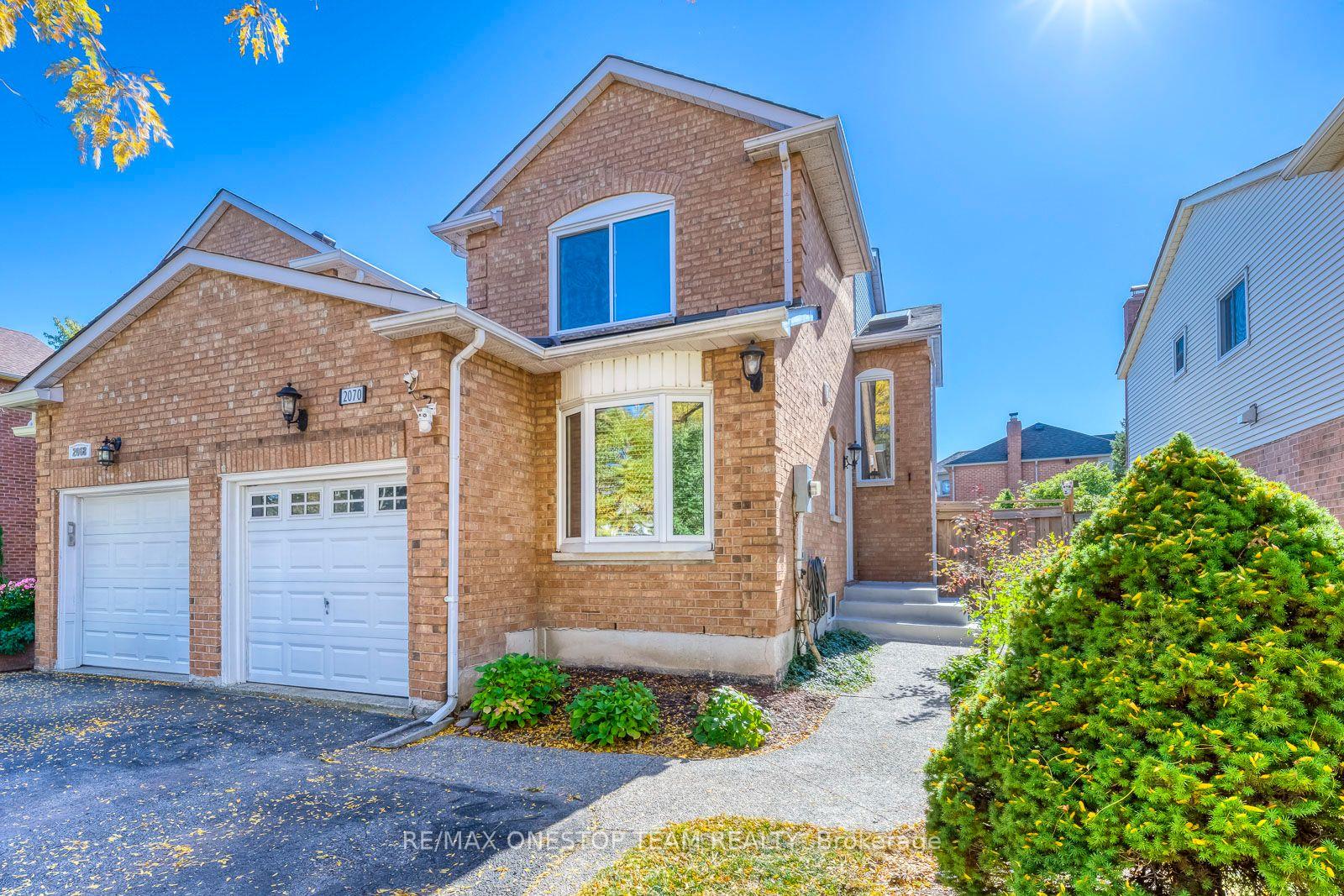 Photo 2 of 2070 Glenada Crescent, Oakville, Wedgewood Creek — HOMEH