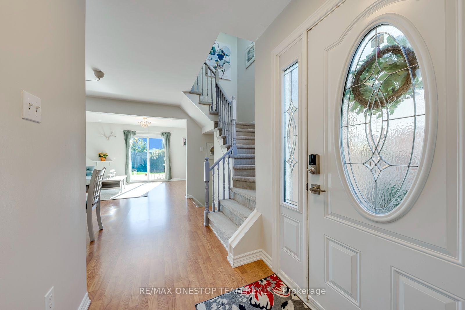 Photo 4 of 2070 Glenada Crescent, Oakville, Wedgewood Creek — HOMEH