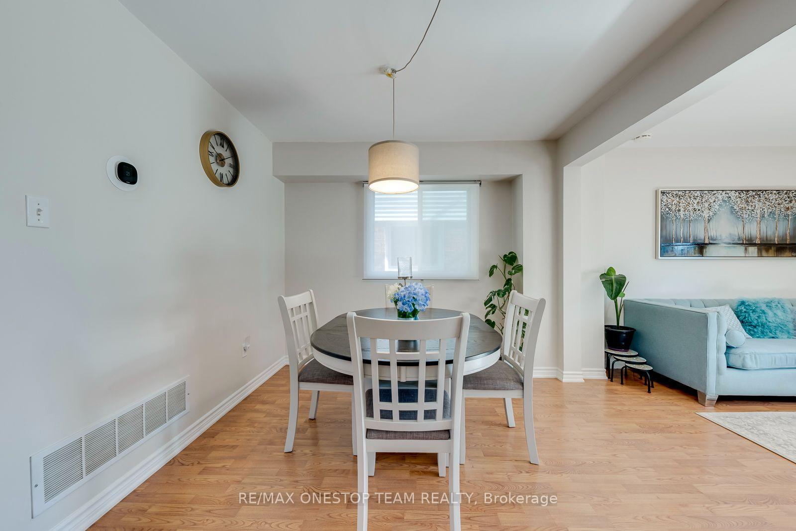 Photo 6 of 2070 Glenada Crescent, Oakville, Wedgewood Creek — HOMEH
