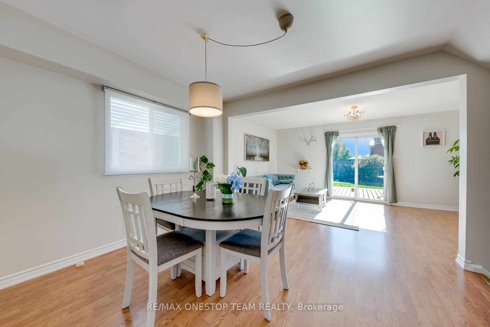 Photo 5 of 2070 Glenada Crescent, Oakville, Wedgewood Creek — HOMEH