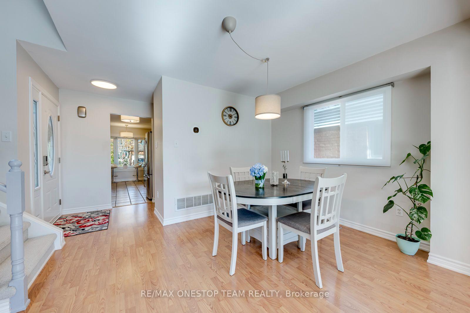 Photo 7 of 2070 Glenada Crescent, Oakville, Wedgewood Creek — HOMEH