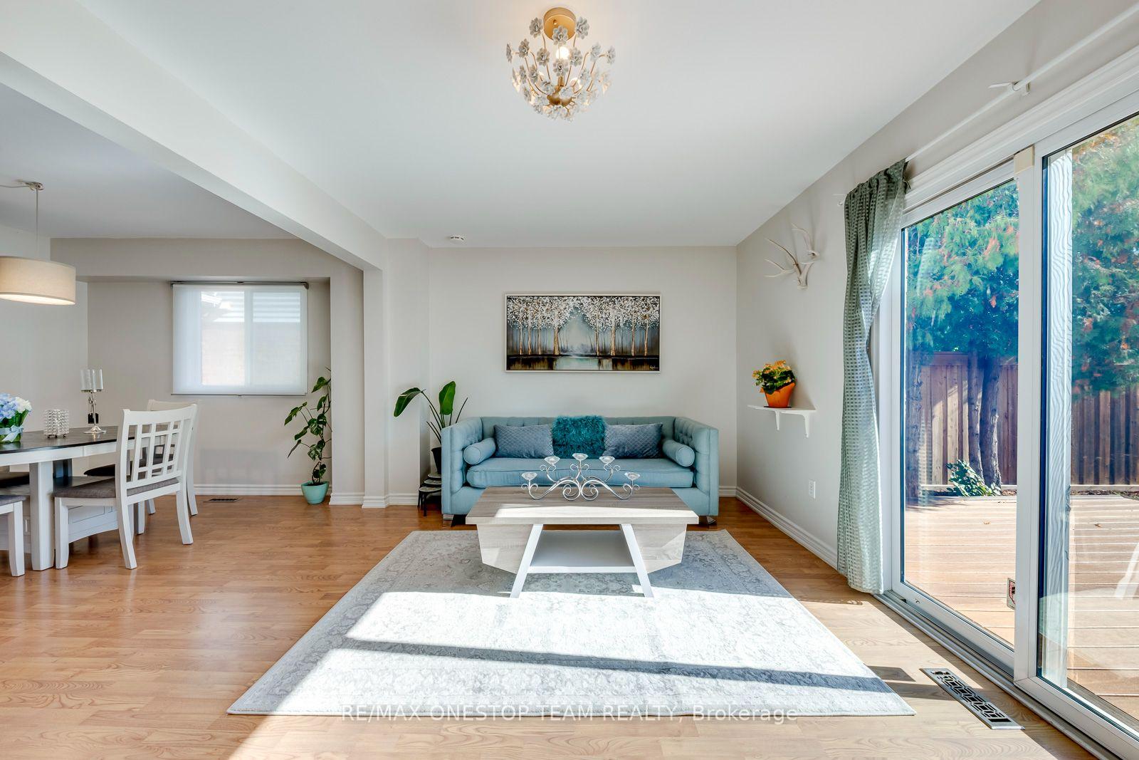 Photo 11 of 2070 Glenada Crescent, Oakville, Wedgewood Creek — HOMEH