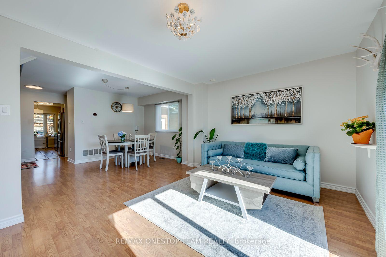 Photo 12 of 2070 Glenada Crescent, Oakville, Wedgewood Creek — HOMEH