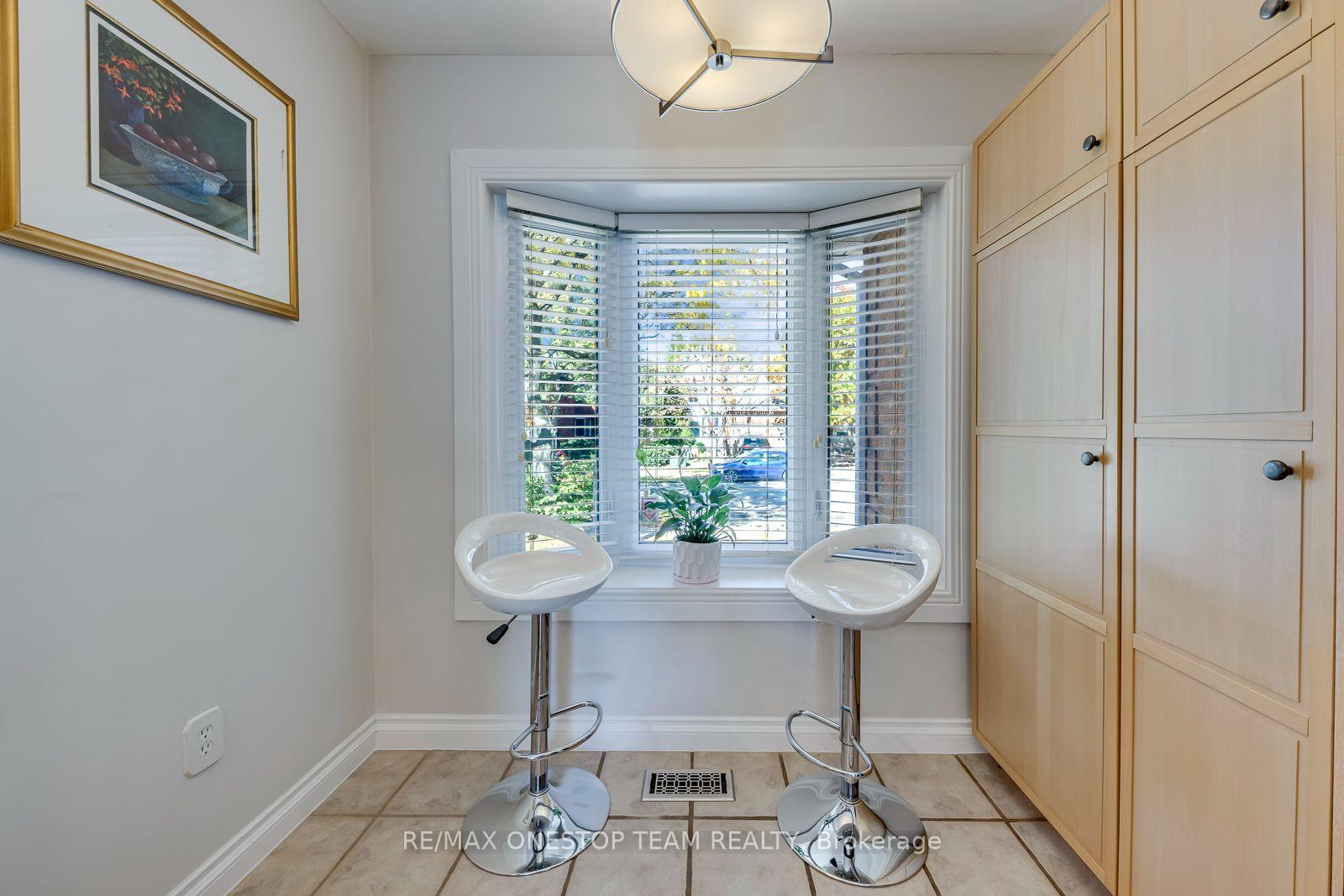 Photo 15 of 2070 Glenada Crescent, Oakville, Wedgewood Creek — HOMEH