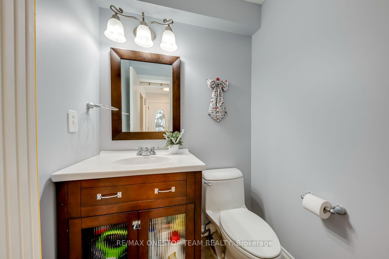 Photo 18 of 2070 Glenada Crescent, Oakville, Wedgewood Creek — HOMEH