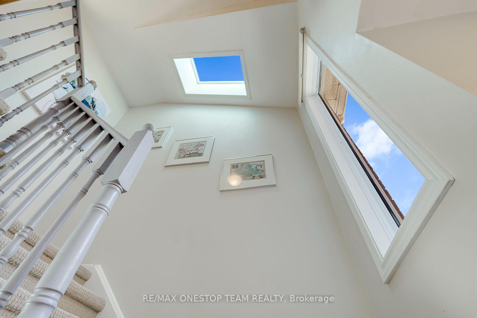 Photo 20 of 2070 Glenada Crescent, Oakville, Wedgewood Creek — HOMEH