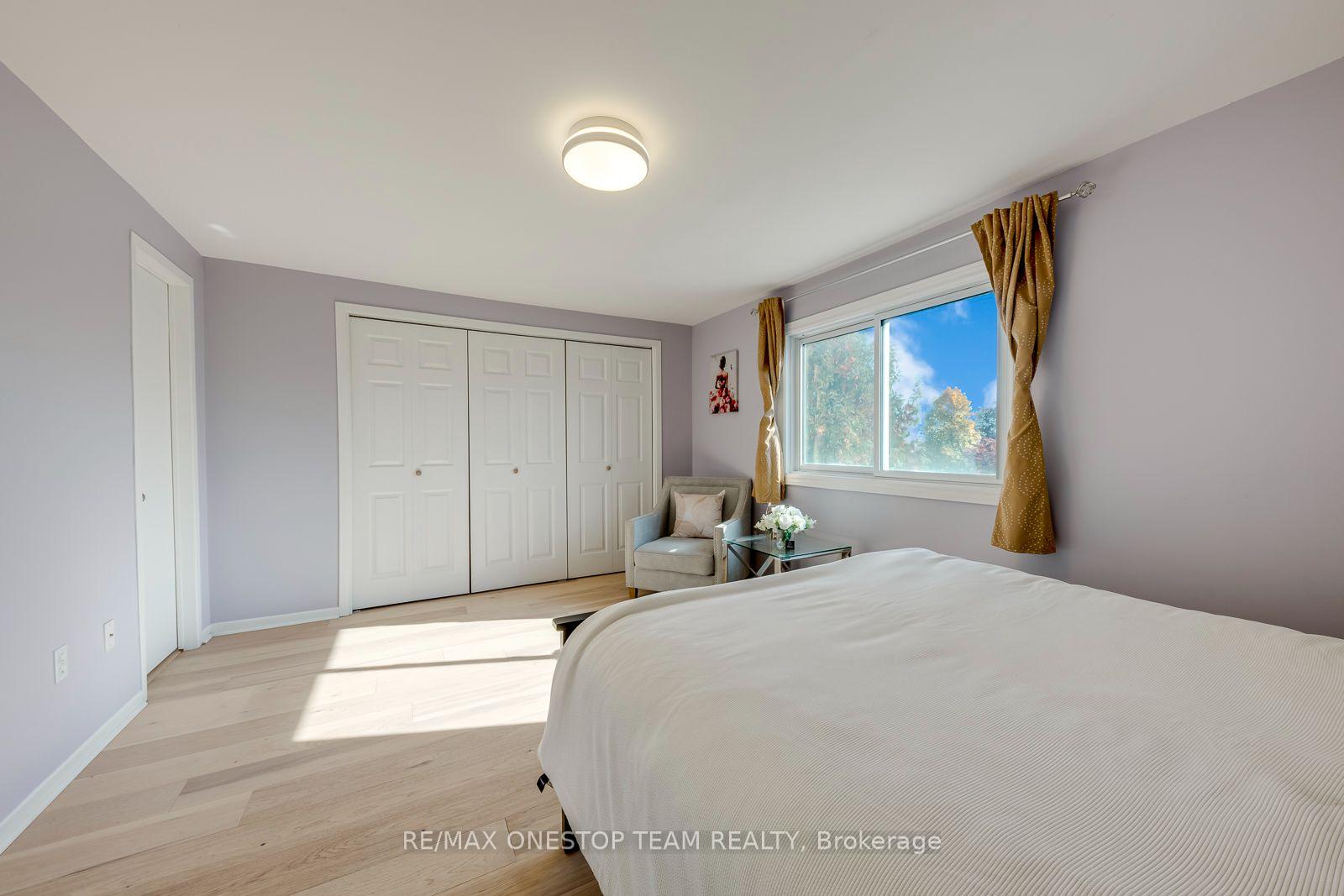 Photo 26 of 2070 Glenada Crescent, Oakville, Wedgewood Creek — HOMEH