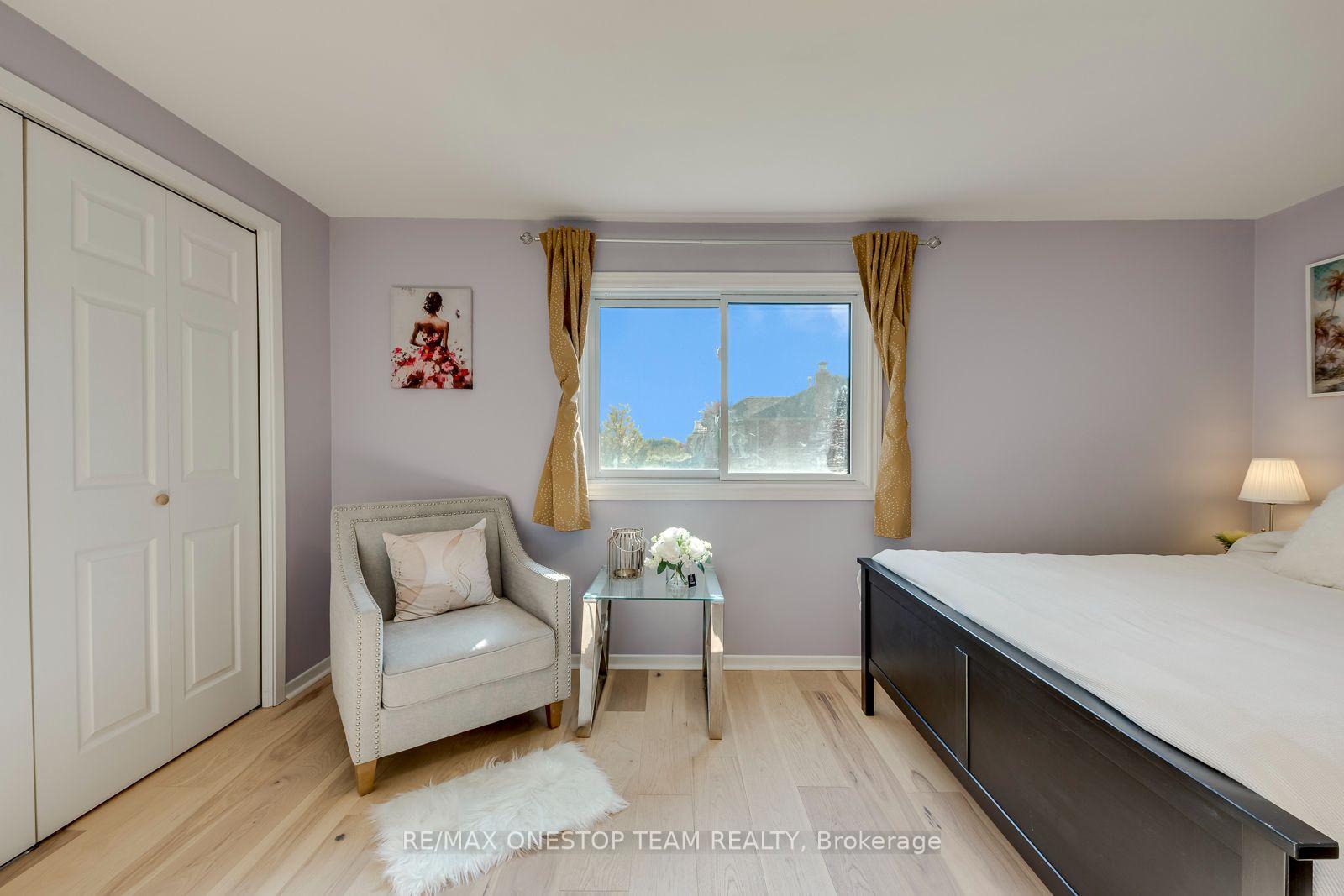 Photo 27 of 2070 Glenada Crescent, Oakville, Wedgewood Creek — HOMEH